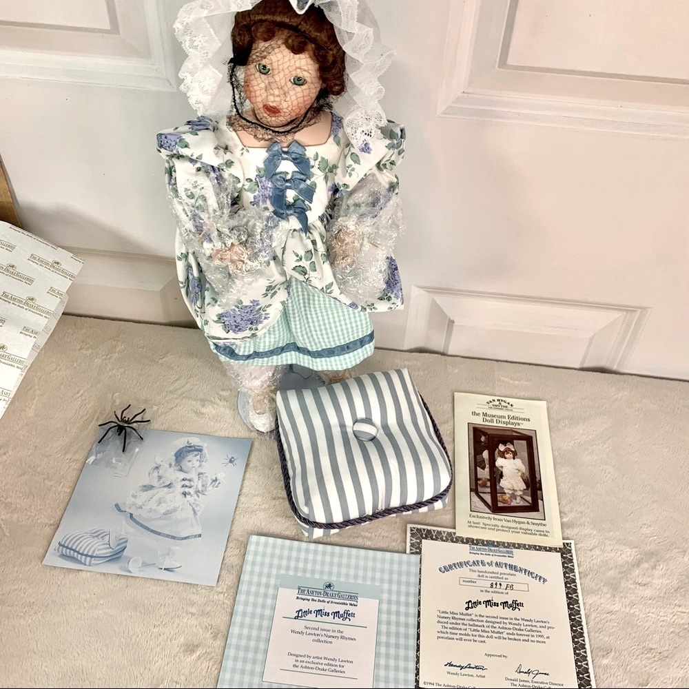 NEW Ashton Drake Galleries "Little Miss Muffett" Porcelain Doll - Picture 5 of 17